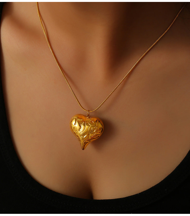 3D LOVE NECKLACE