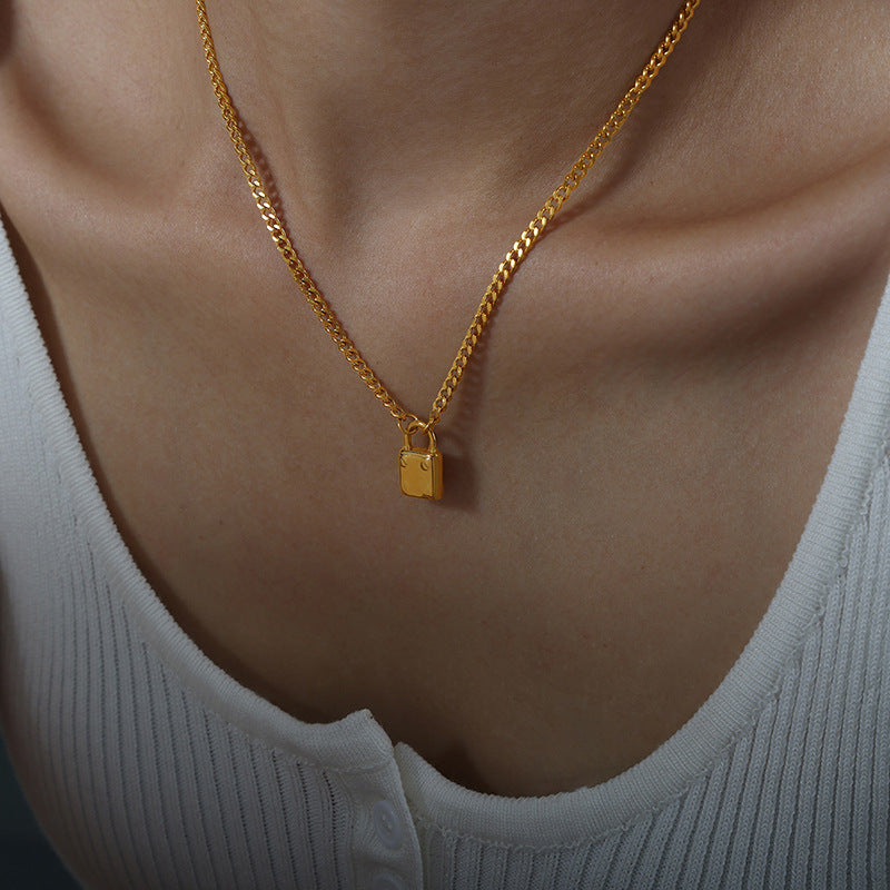 COLORFUL CUT GOLD LOCK NECKLACE