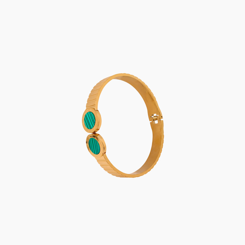 ADJUSTABLE BRACELET WITH NICHE OPENING