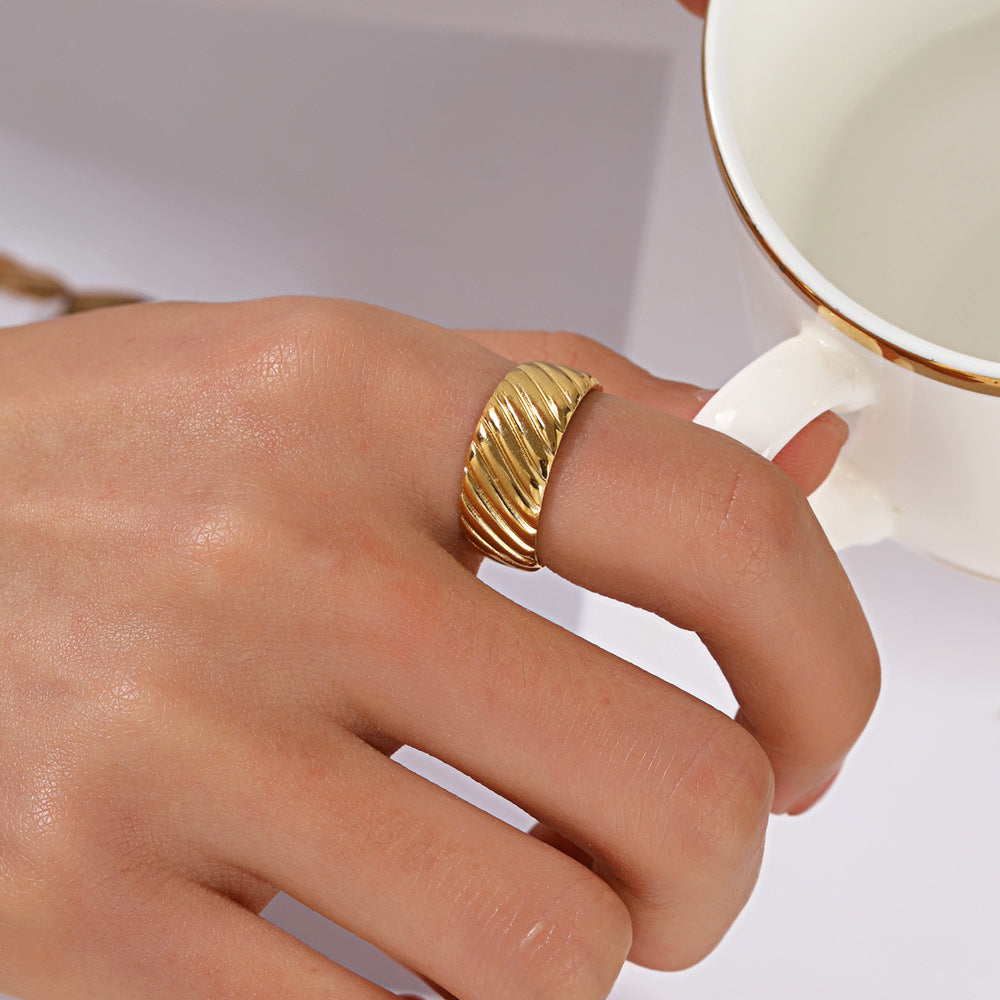ADJUSTABLE CROISSANT RING