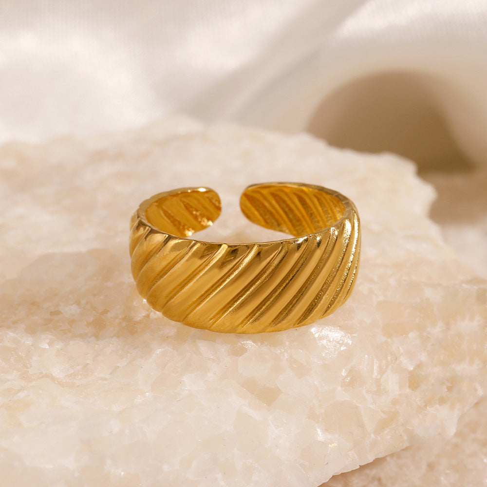ADJUSTABLE CROISSANT RING