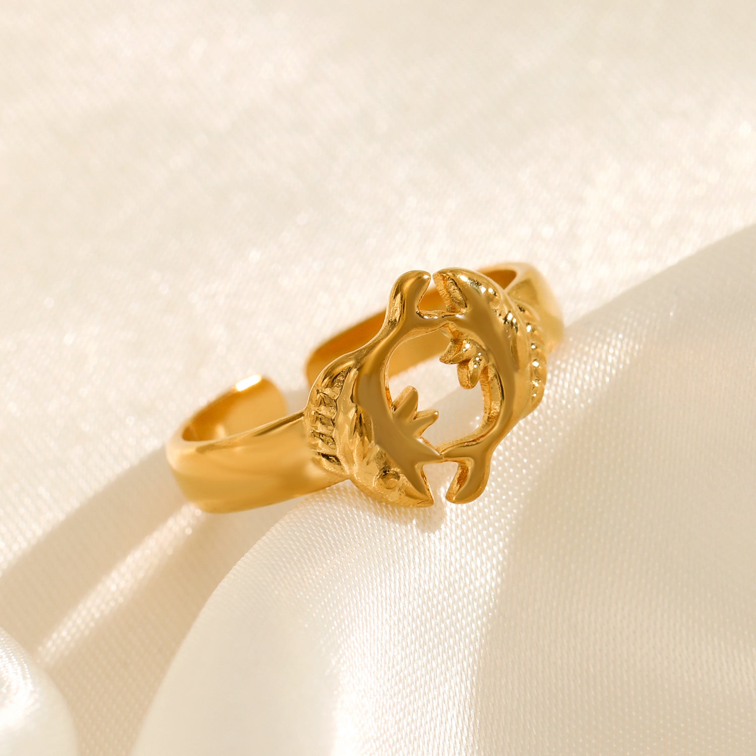 ADJUSTABLE GOLDEN CARP FISH RING