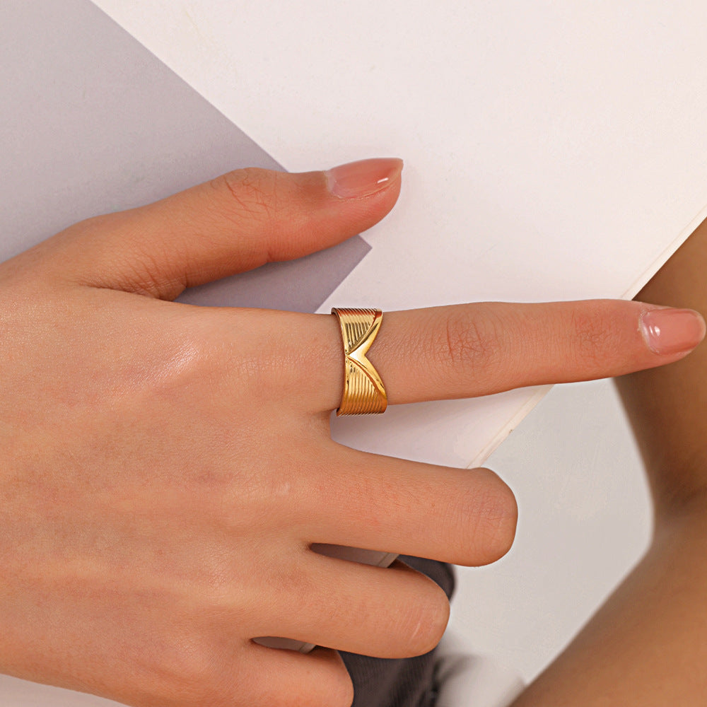 ADJUSTABLE V-SHAPED RING