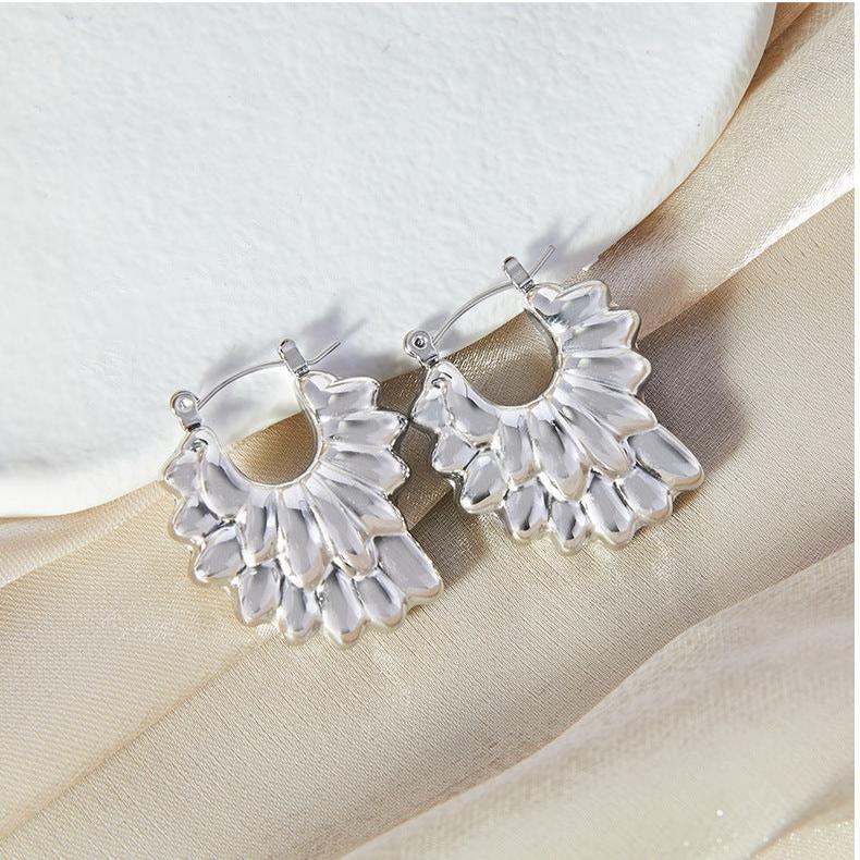 ALIEN-PETAL-HOLLOW-EARRINGS