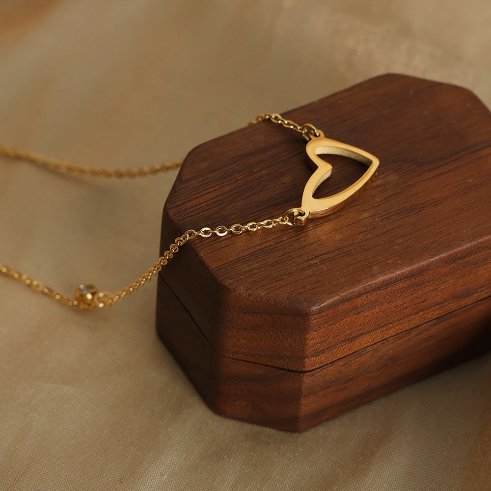 ASYMMETRIC HOLLOW HEART NECKLACE
