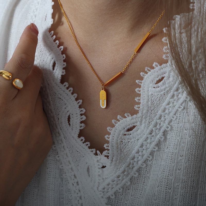 ASYMMETRIC OVAL NECKLACE