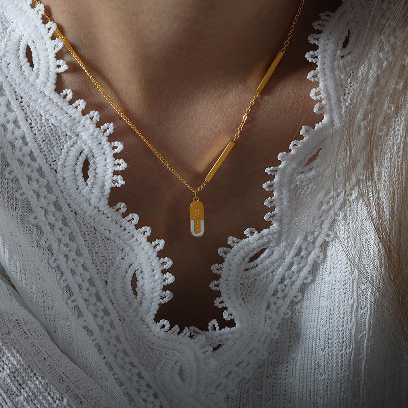 ASYMMETRIC OVAL NECKLACE
