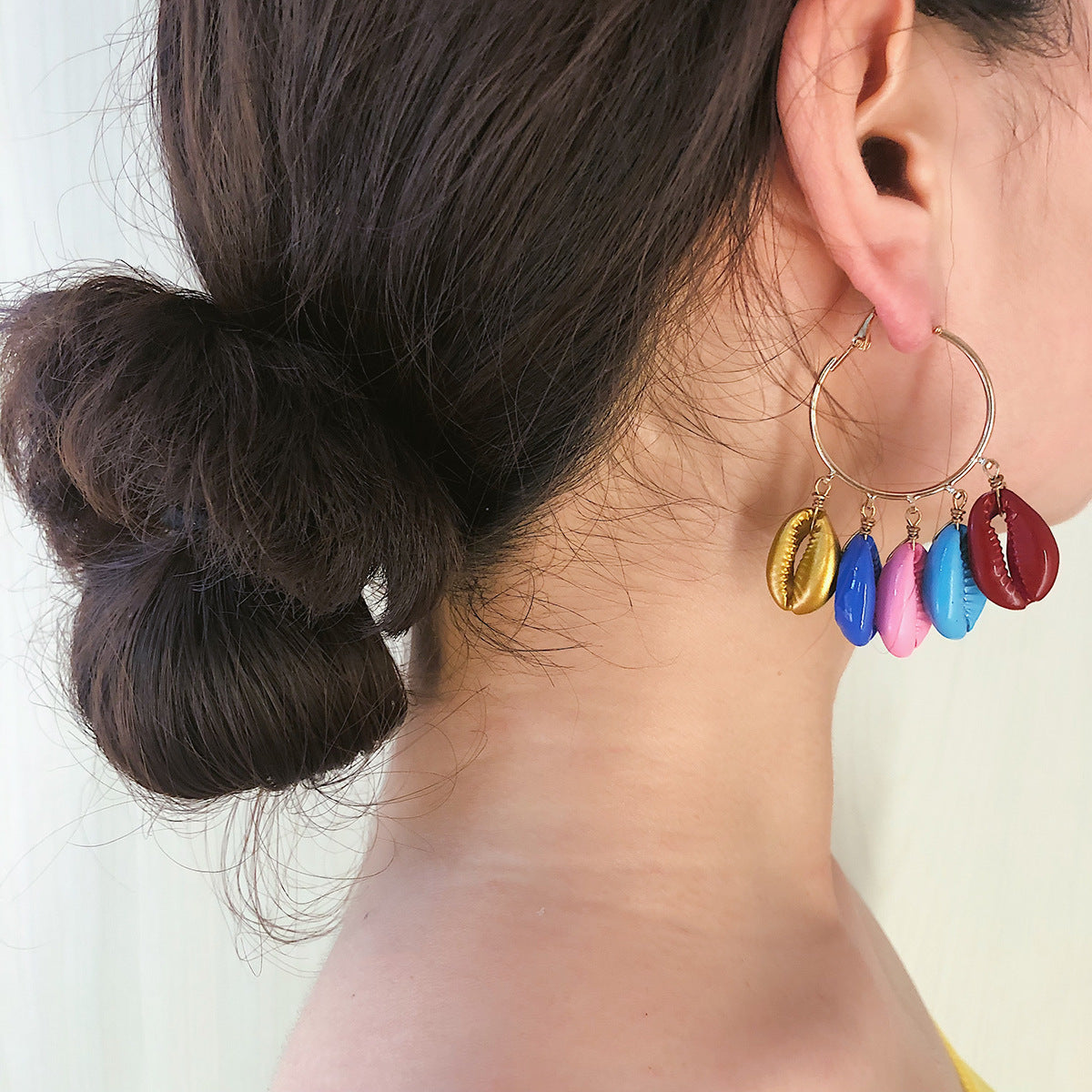 COLORED SHELL EARRINGS