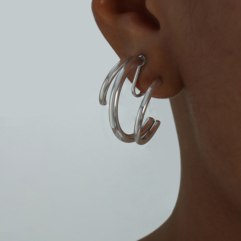 C-SHAPED EARRINGS
