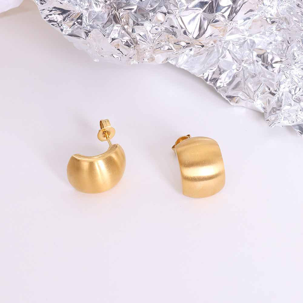 C-SHAPED EARRINGS