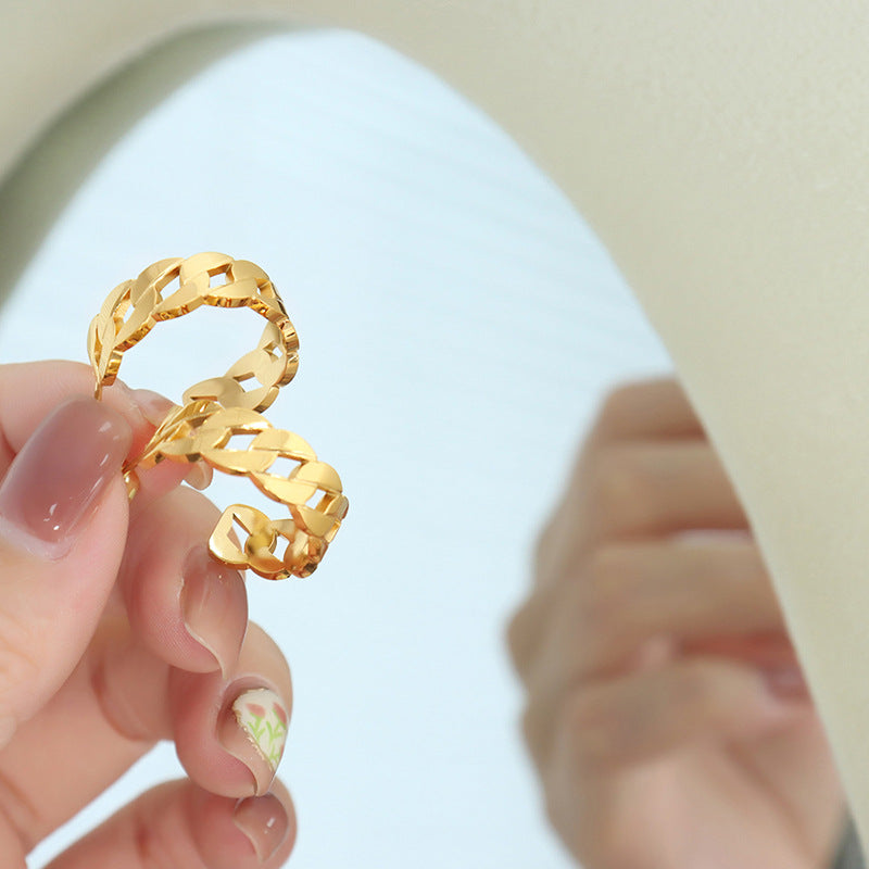 CHAIN STYLE C SHAPED EARRINGS