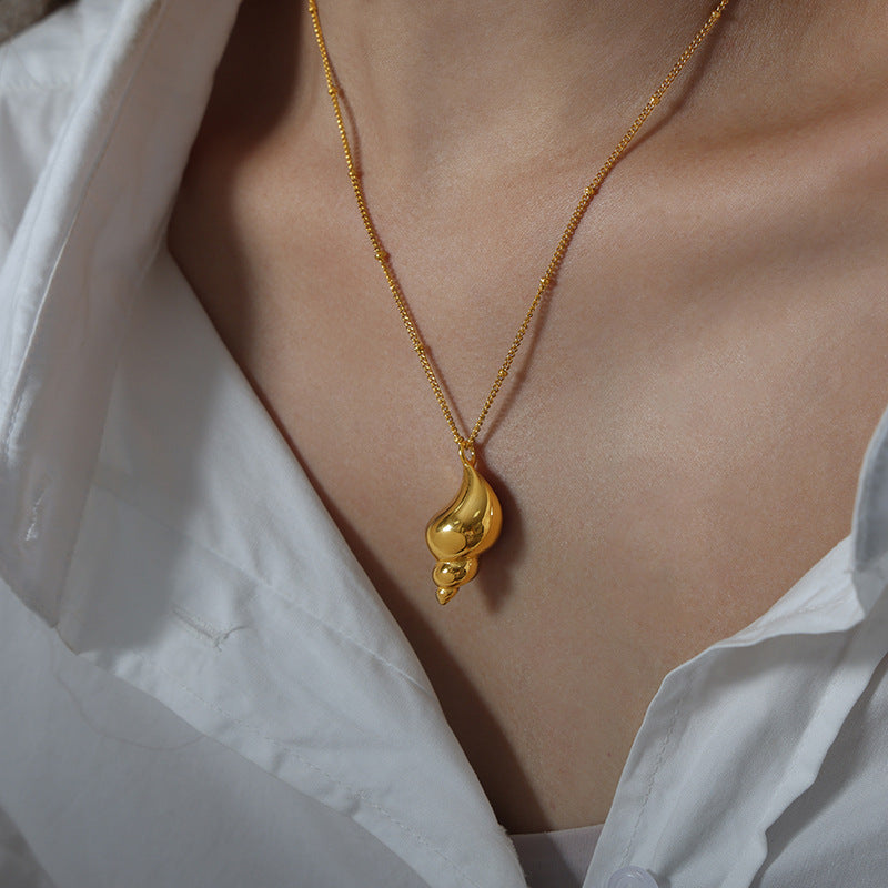CONCH PENDANT NECKLACE