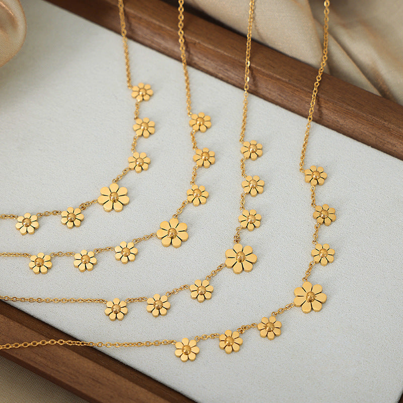 DAISY PENDANT NECKLACE