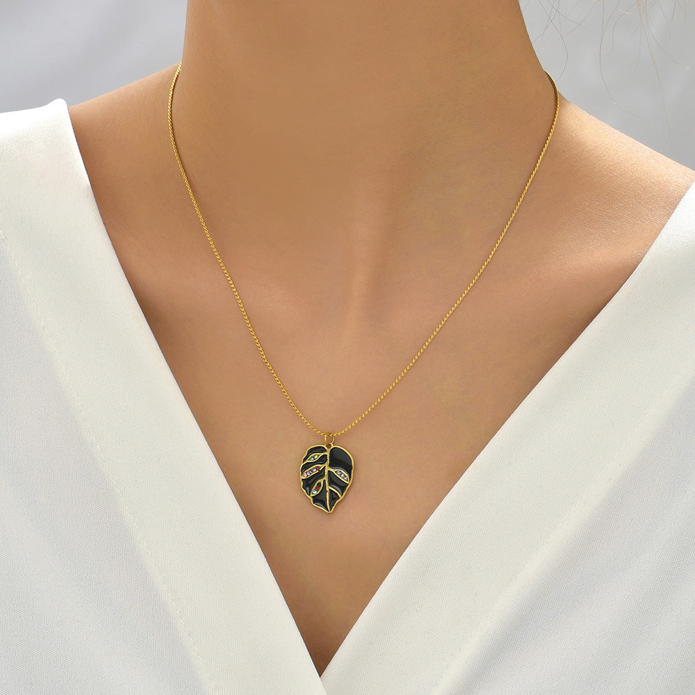 DARK LEAF NECKLACE