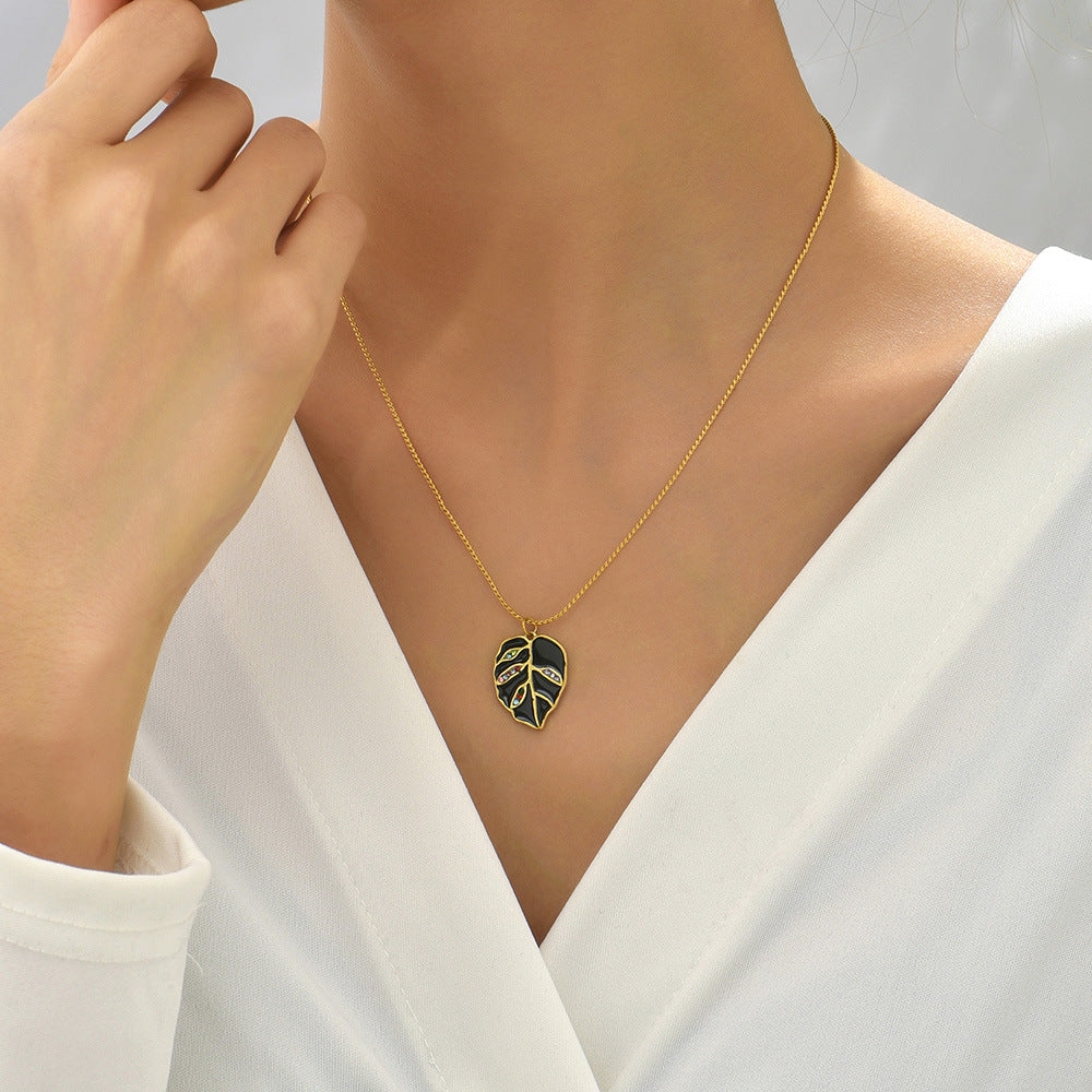 DARK LEAF NECKLACE