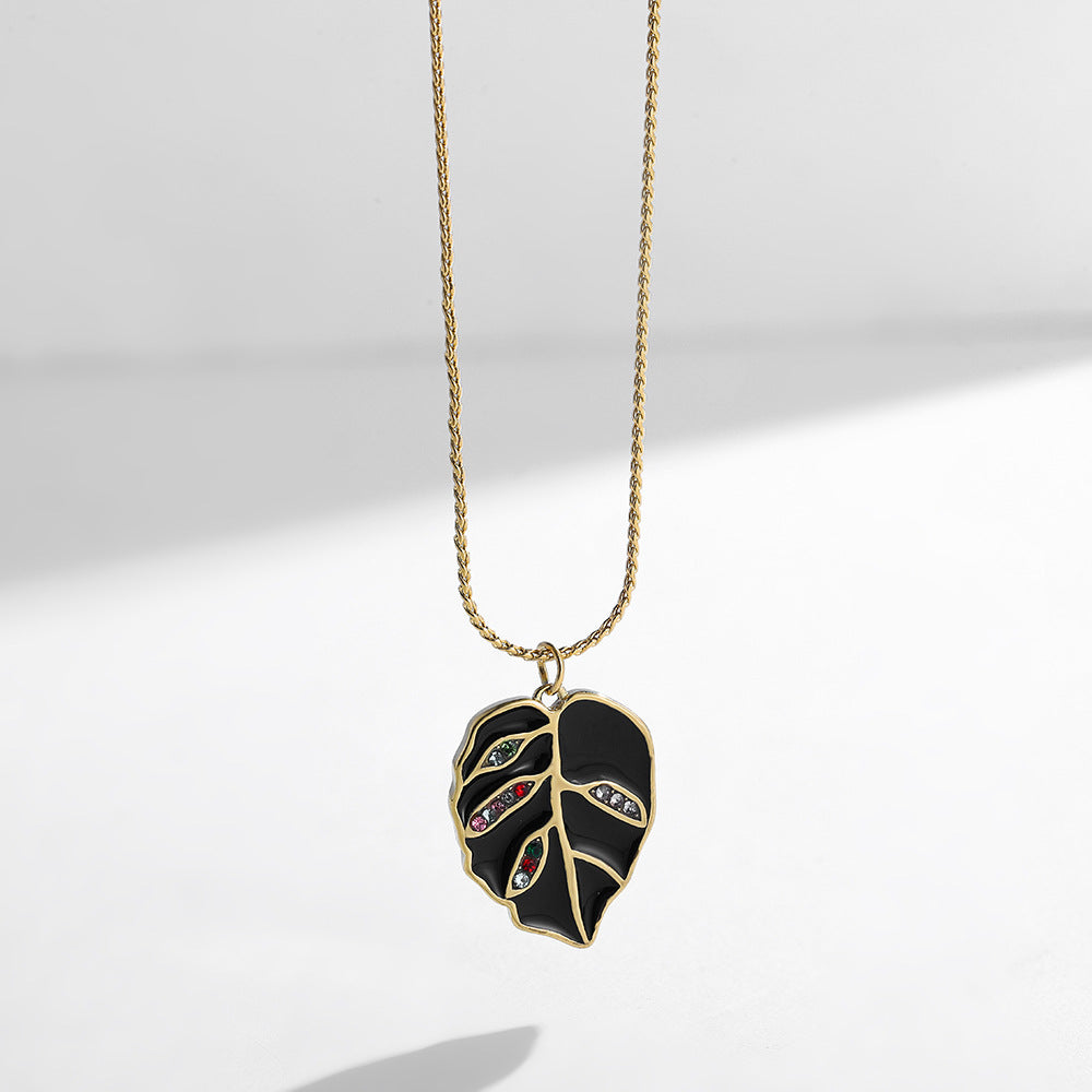 DARK LEAF NECKLACE