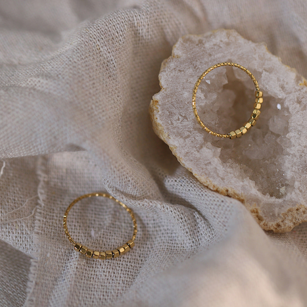 DELICATE HEXAGONAL CUBE RING