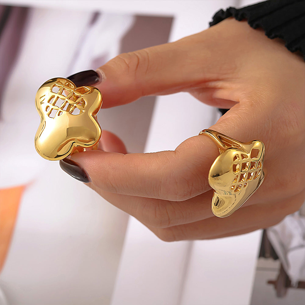 DESIGN INSPIRED BUTTERFLY FLOWER ENGRAVED SPACE RING