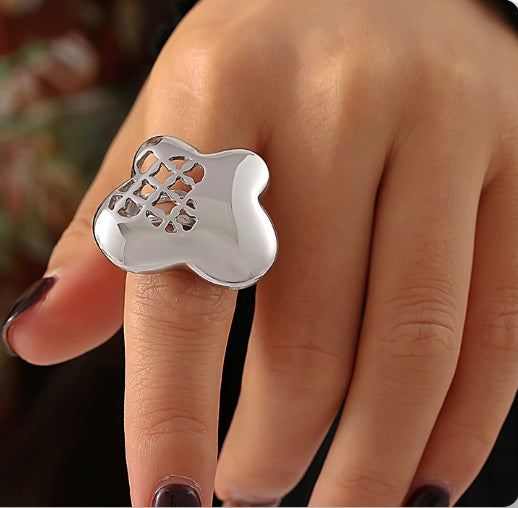 DESIGN INSPIRED BUTTERFLY FLOWER ENGRAVED SPACE RING