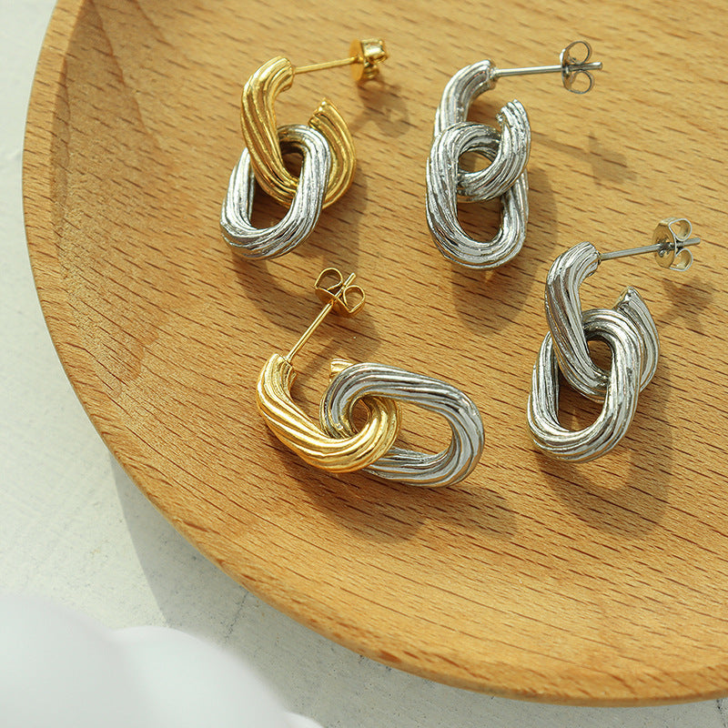 DOUBLE LAYERED OVAL EARRINGS WITH BUCKLE