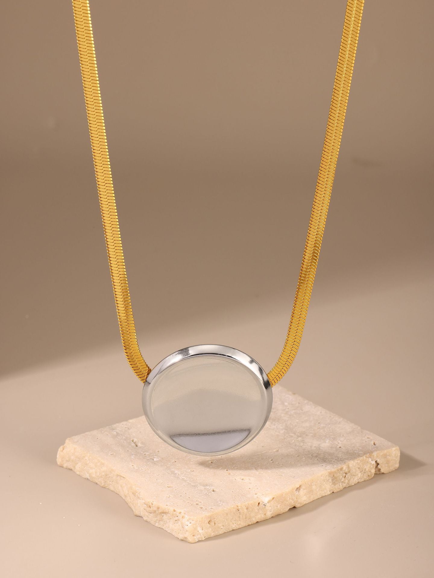 Design round square necklace