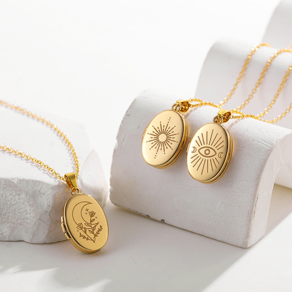 PHOTO PENDANT WITH ROPE CHAIN FOR STORAGE