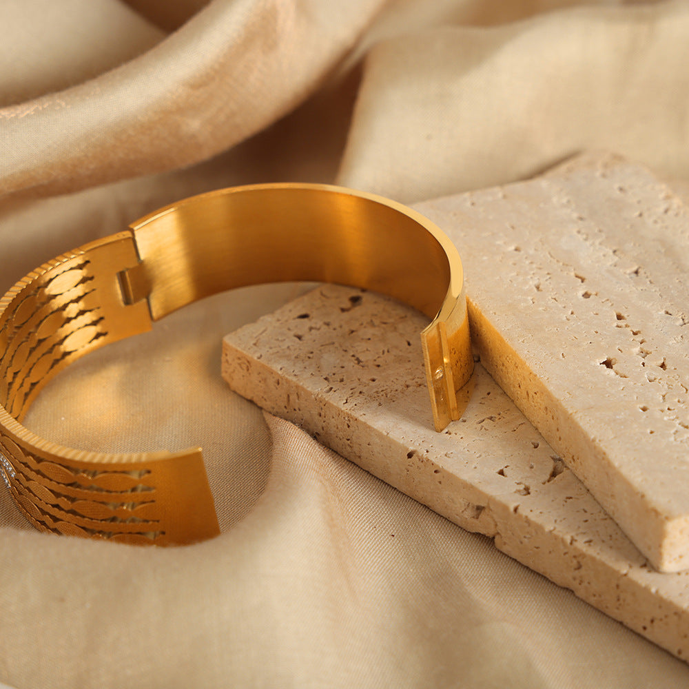 ELEGANT OVAL HOLLOW INLAID BRACELET