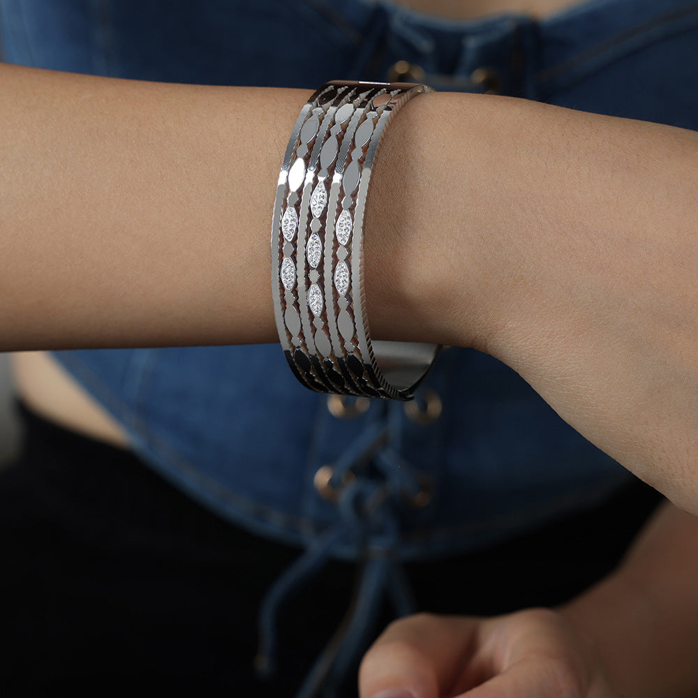 ELEGANT OVAL HOLLOW INLAID BRACELET