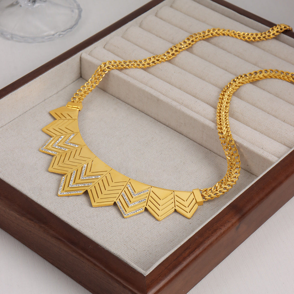 EXAGGERATED ARROW NECKLACE