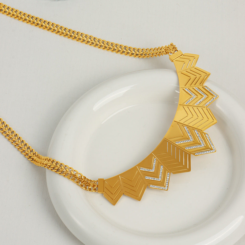 EXAGGERATED ARROW NECKLACE