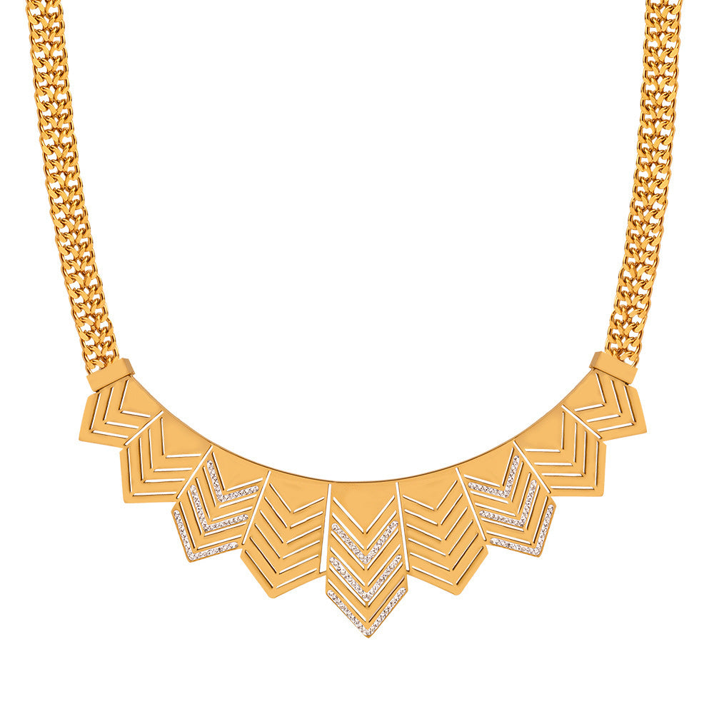 EXAGGERATED ARROW NECKLACE