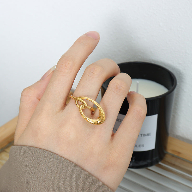 EXAGGERATED PLAIN RING