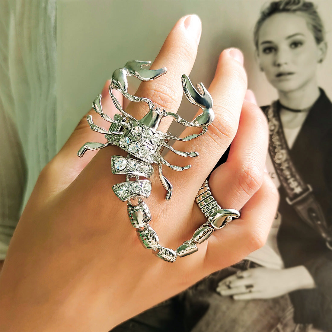 EXAGGERATED SCORPION ADJUSTABLE RING