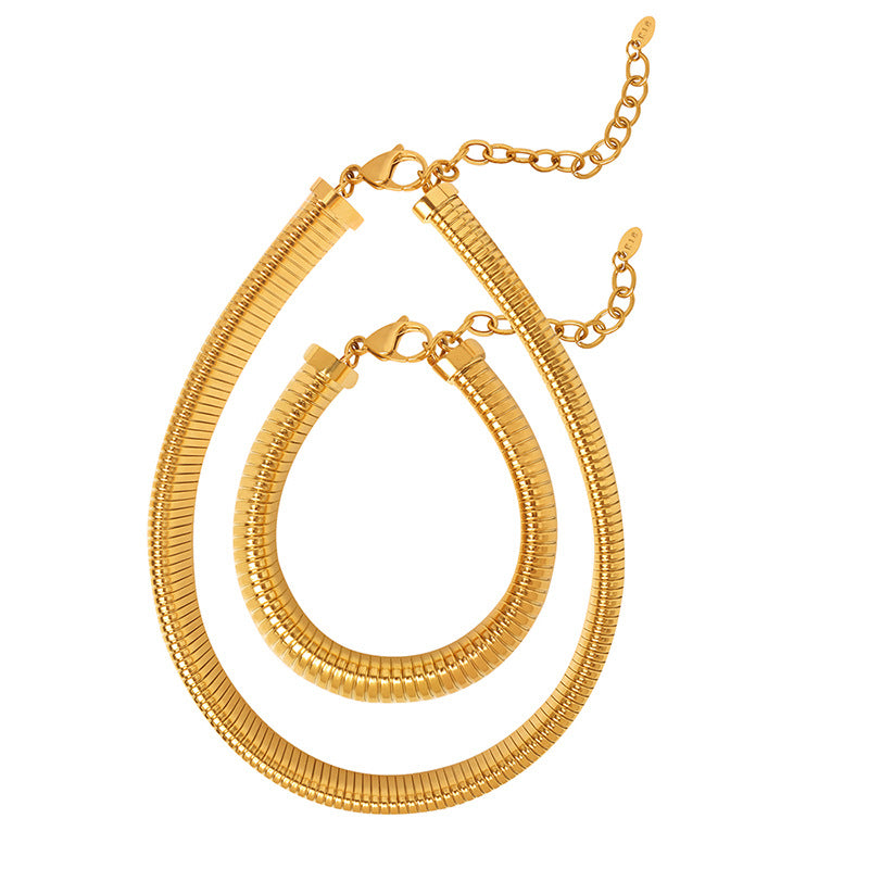 EXAGGERATED THREADED NECKLACE