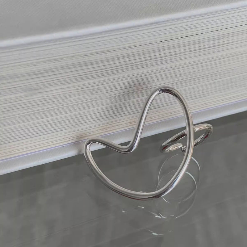 Exaggerated heart-shaped line ring