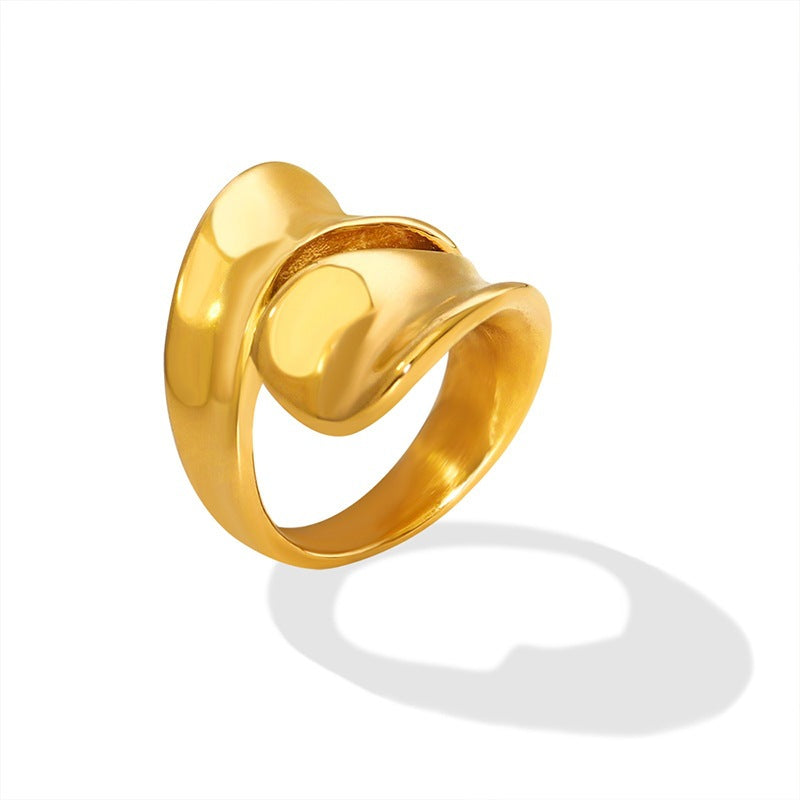 Exaggerated hollow ring