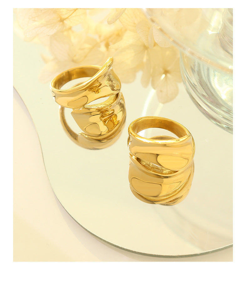 Exaggerated hollow ring