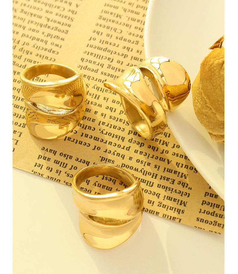 Exaggerated hollow ring