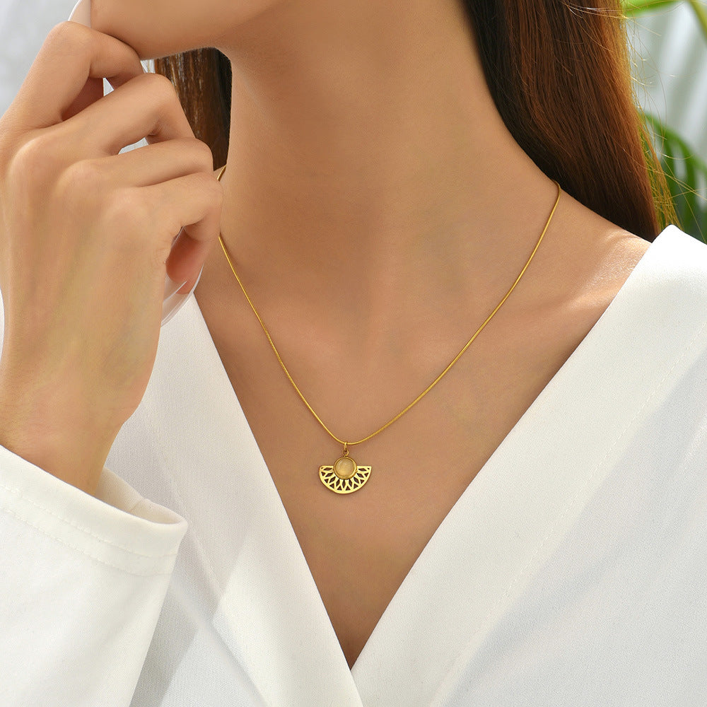 FAN SHAPED NECKLACE