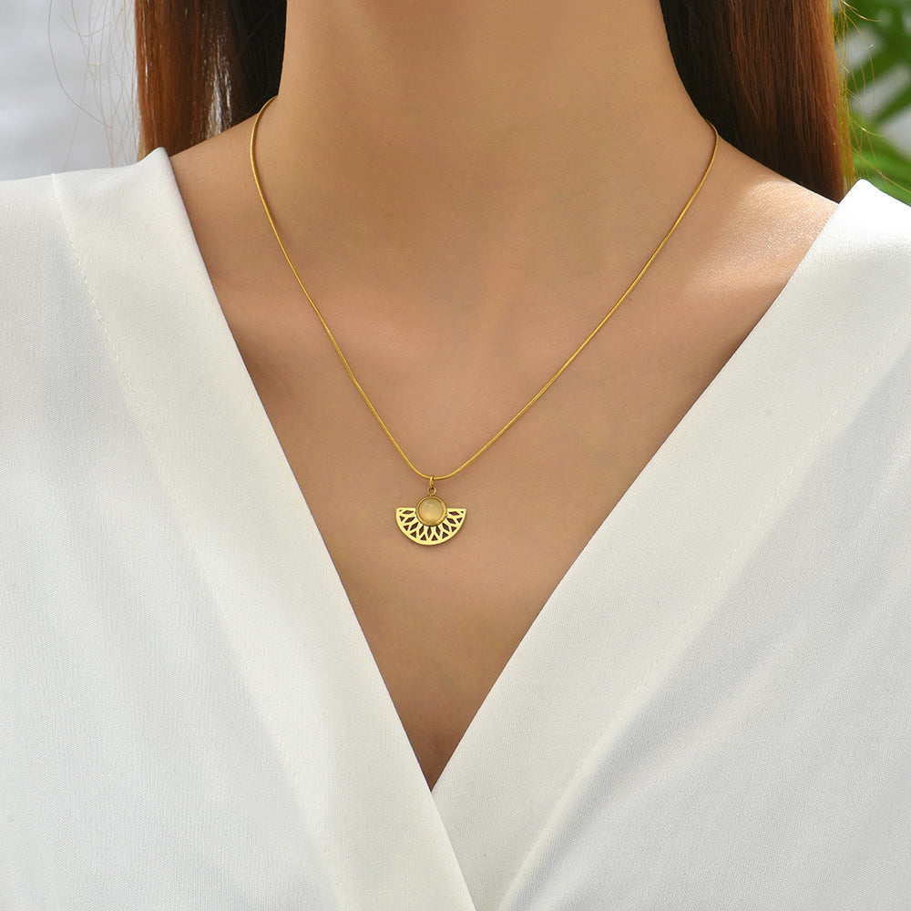 FAN SHAPED NECKLACE