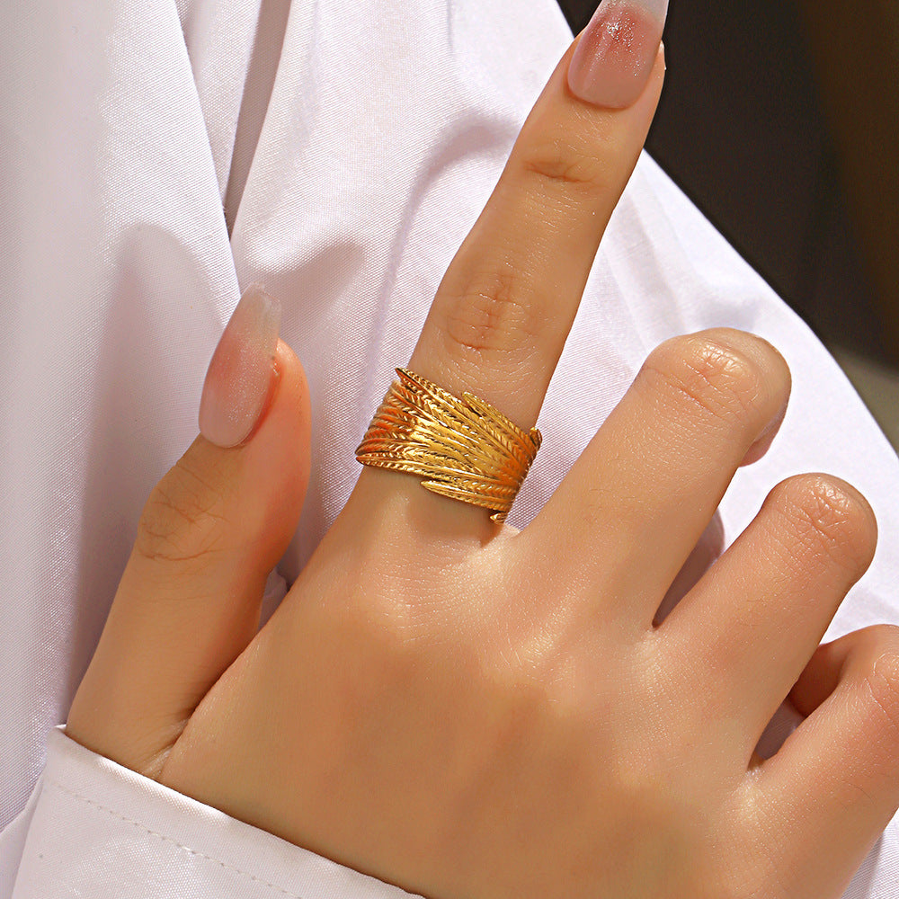 FEATHER RING
