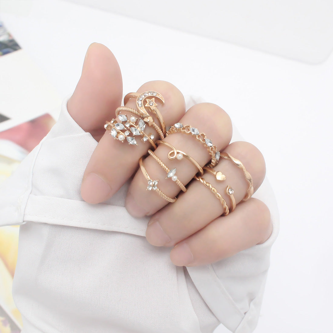 Fashionable retro diamond studded ring