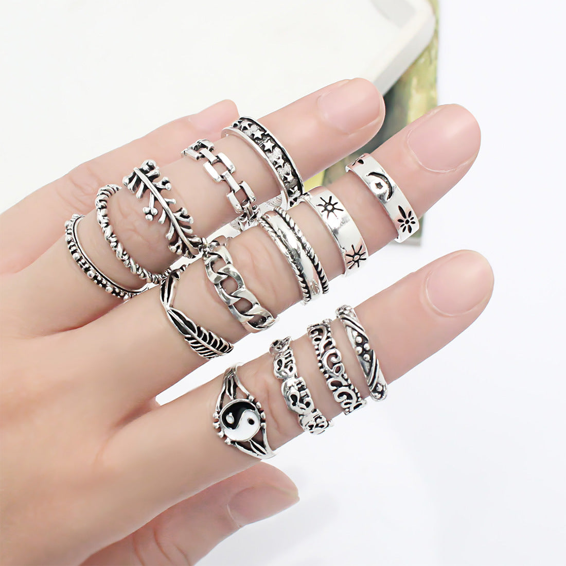 Fashionable retro diamond studded ring