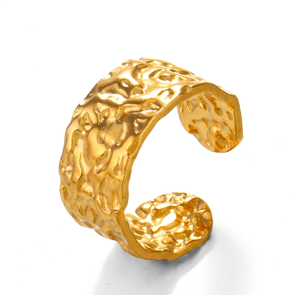 GEOMETRIC WIDE FACE HAMMER PATTERN OPEN RING