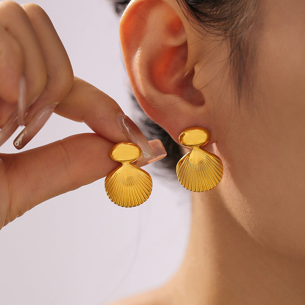 GEOMETRIC SCALLOP EARRINGS