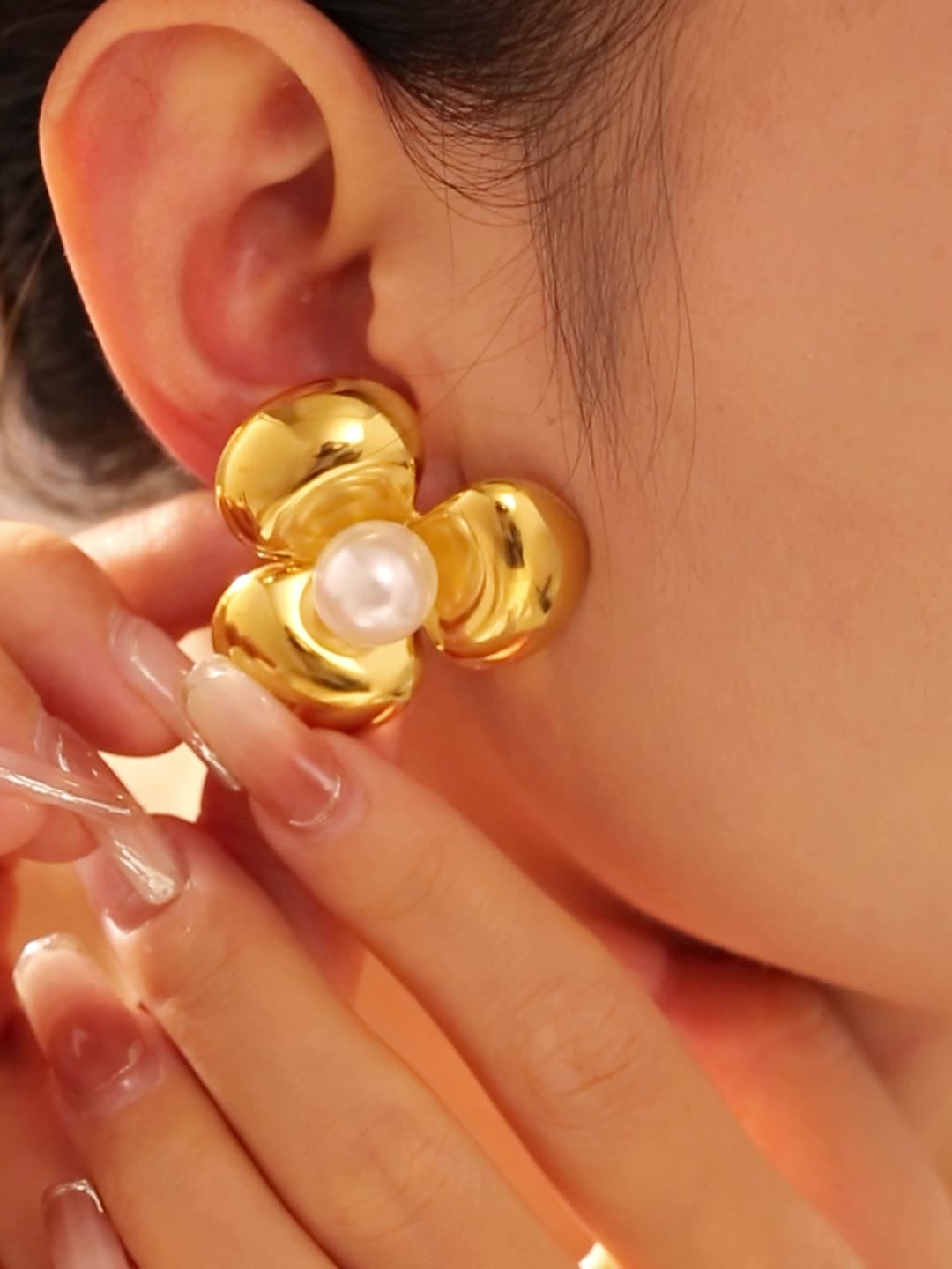 GEOMETRIC THREE PETAL FLOWER