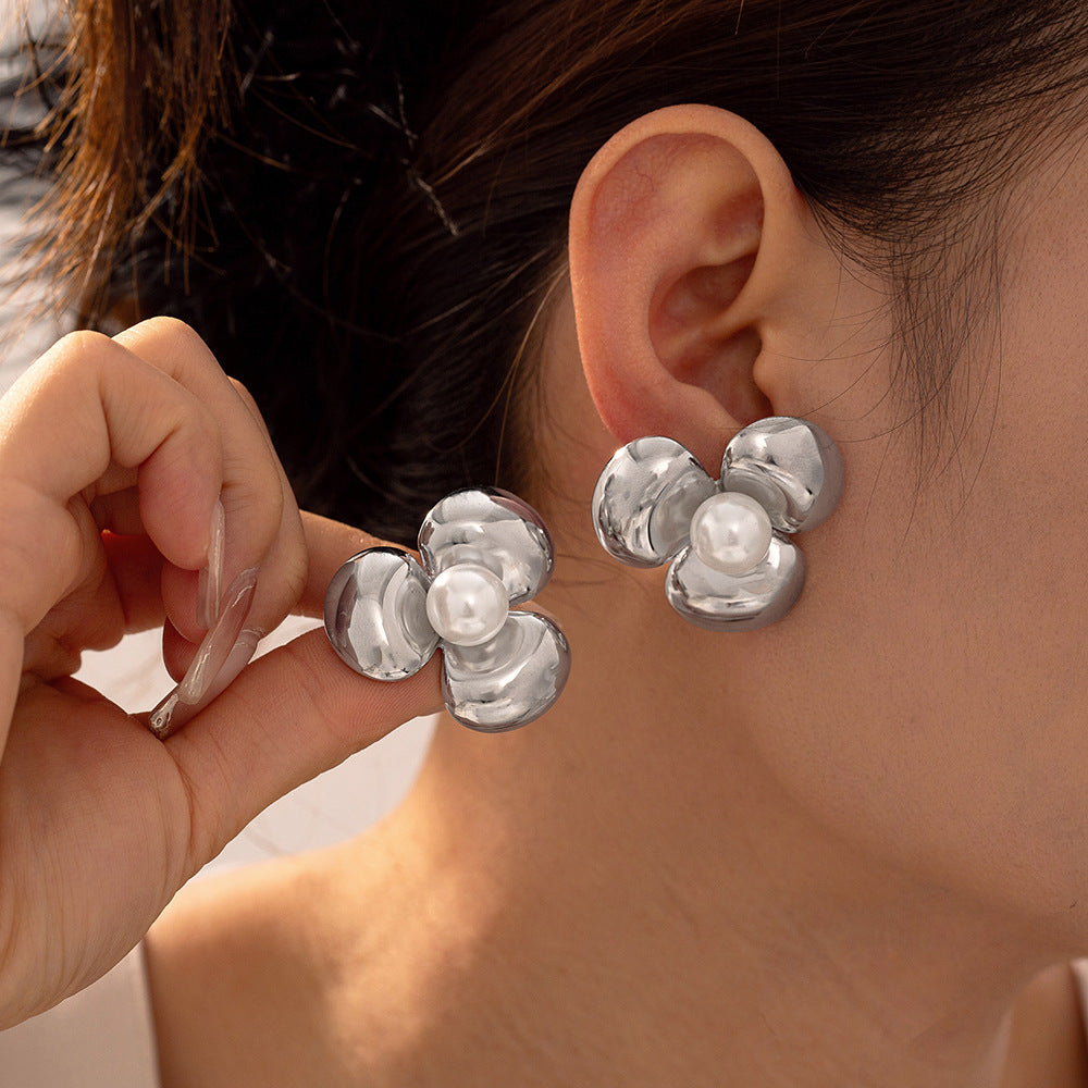 GEOMETRIC THREE PETAL FLOWER