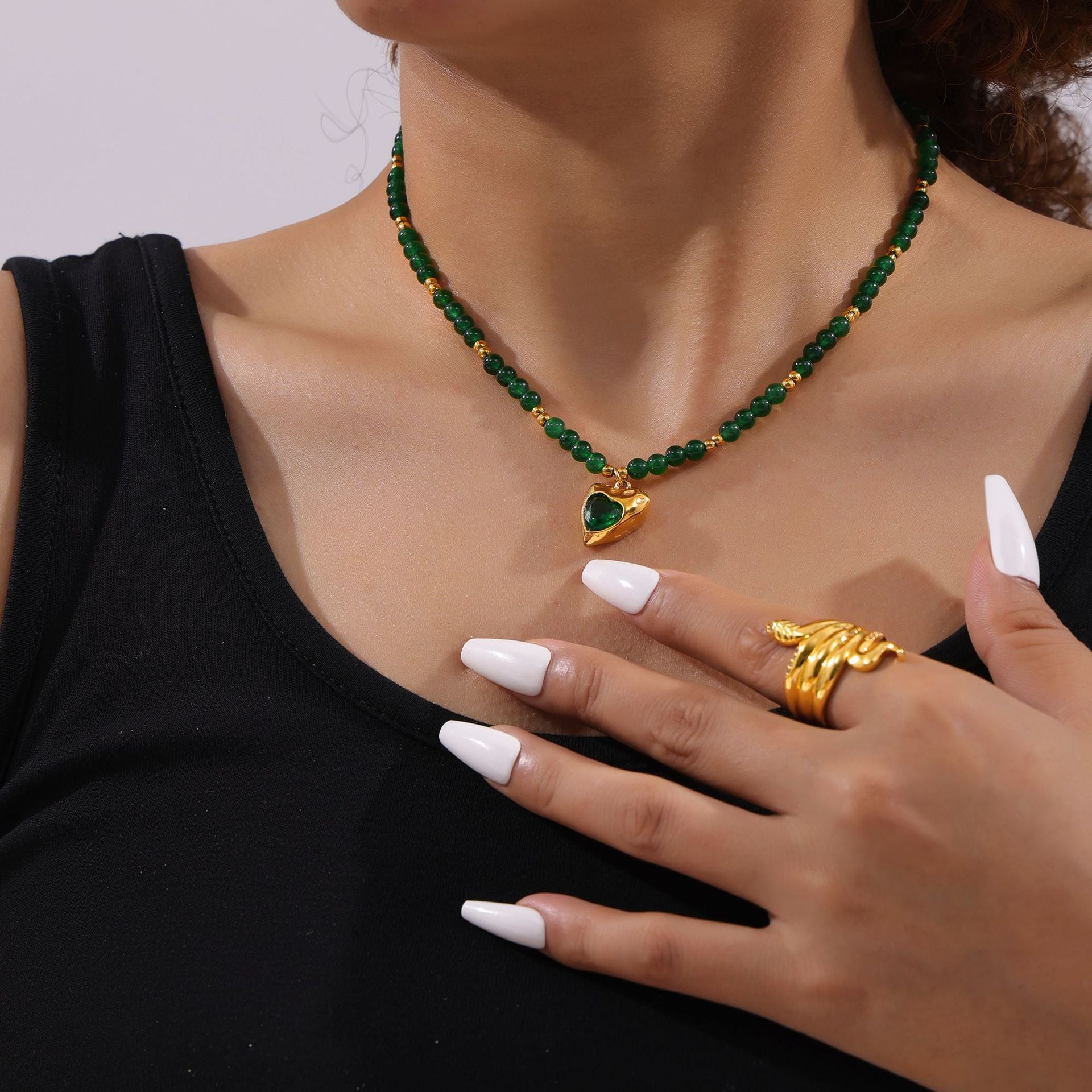 GREEN STONE NECKLACE