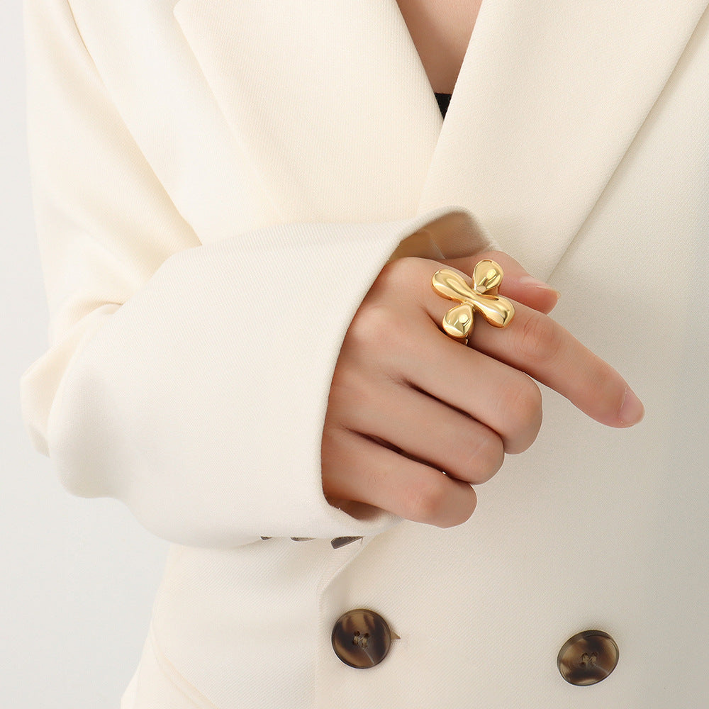 Gold simple luxury ring