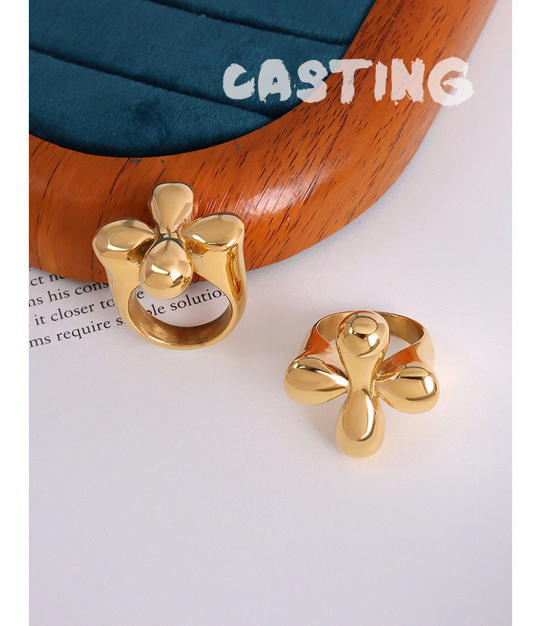 Gold simple luxury ring